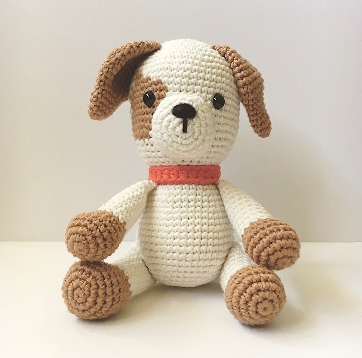 Puppy Chip amigurumi dog sitting pose showing paws and tail